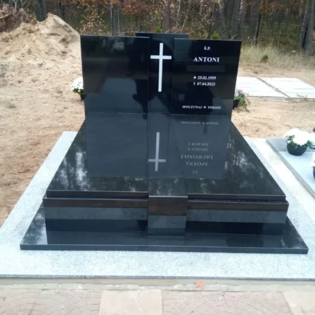 Monolit - nagrobki realizacja 2